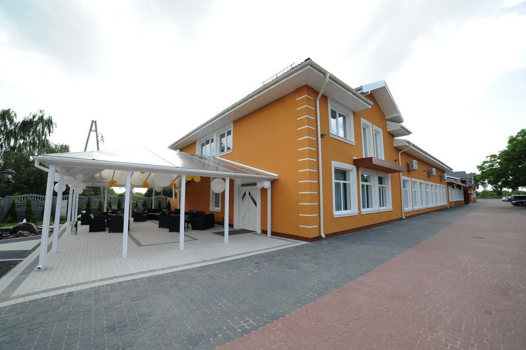 Zajazd Cobra Ostrów Mazowiecka Buitenkant foto